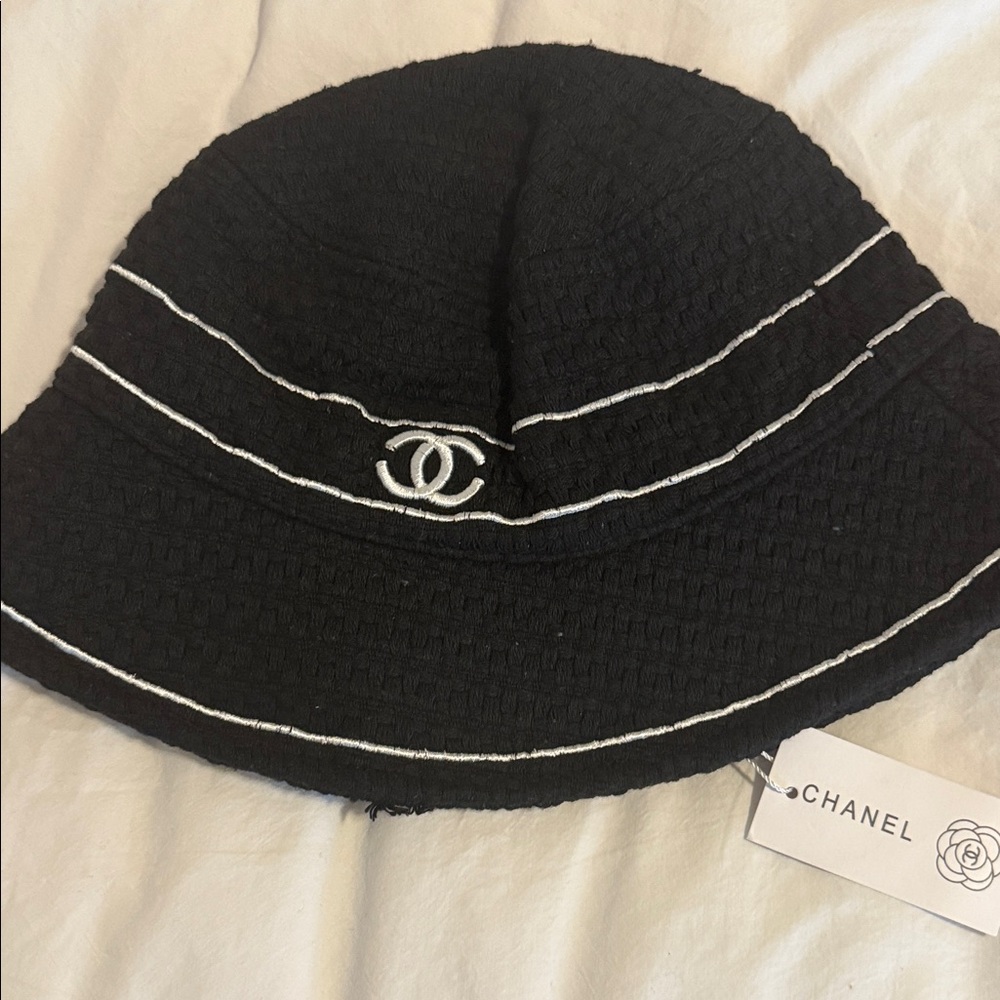 CHANEL Elegant Black and White Bucket Hat - Picture 2 of 4